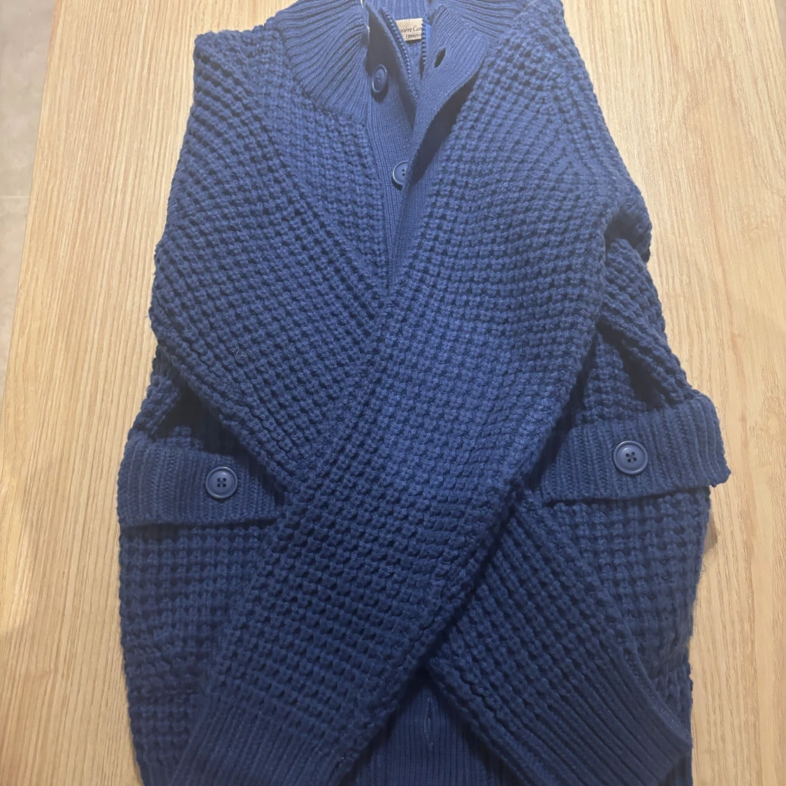 Blå stickad väst från Cashmere Company