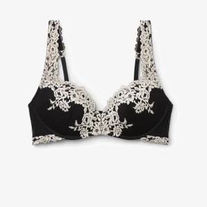 Intimissimi bh - Svart Intimissimi bh i model goia med spetskant, mycket bra skick utan defekter!💕💕💕599kr orginalpris!
