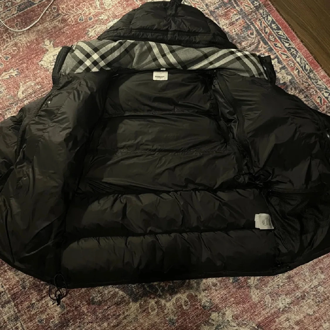 Svart dunjacka från Burberry - 1