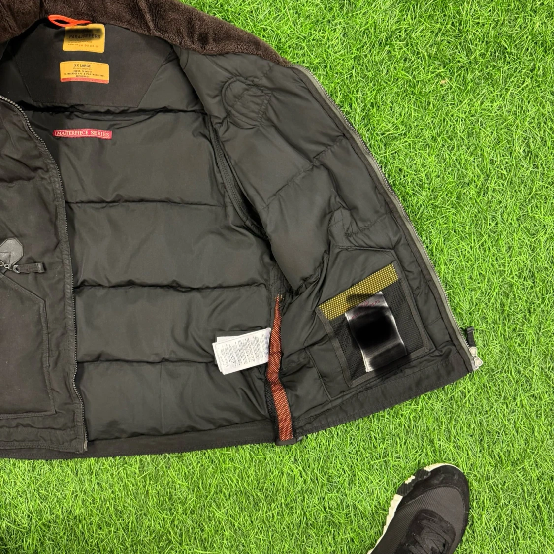 Svart dunväst från Parajumpers XLL - 2