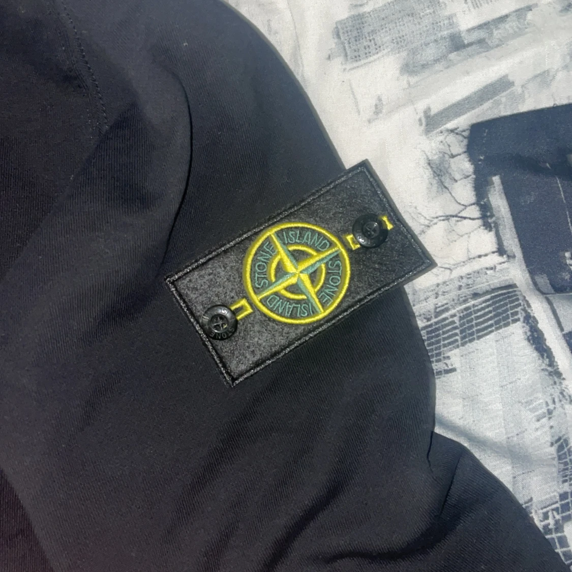 Svart hoodie från Stone Island - 1