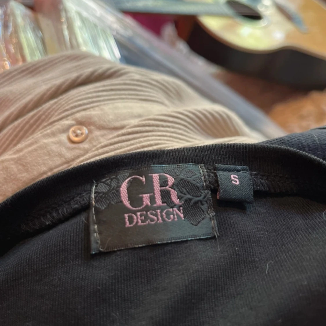 Svart topp med paisleymönster GR Design - 2