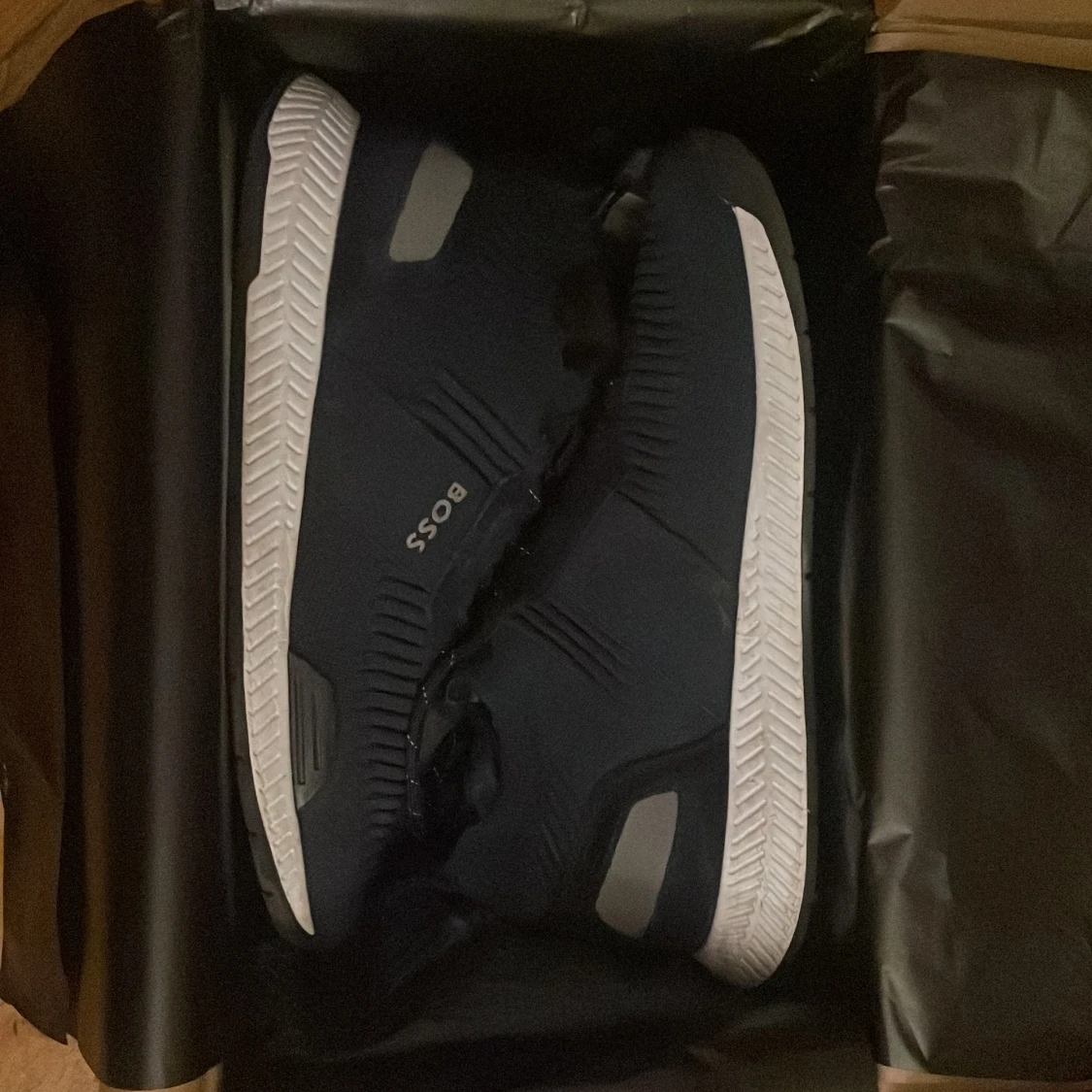 Svarta sneakers från BOSS strl 43