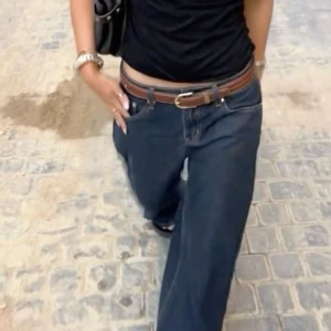 Mörkbrunt skärp - Mörkbrunt fint smalt bälte🩷 Råkade köpa två, därav de är kvar i originalförpackning!🩷 Vet inte längden, man får med en håltagare om man önskar flera hål i bältet🩷