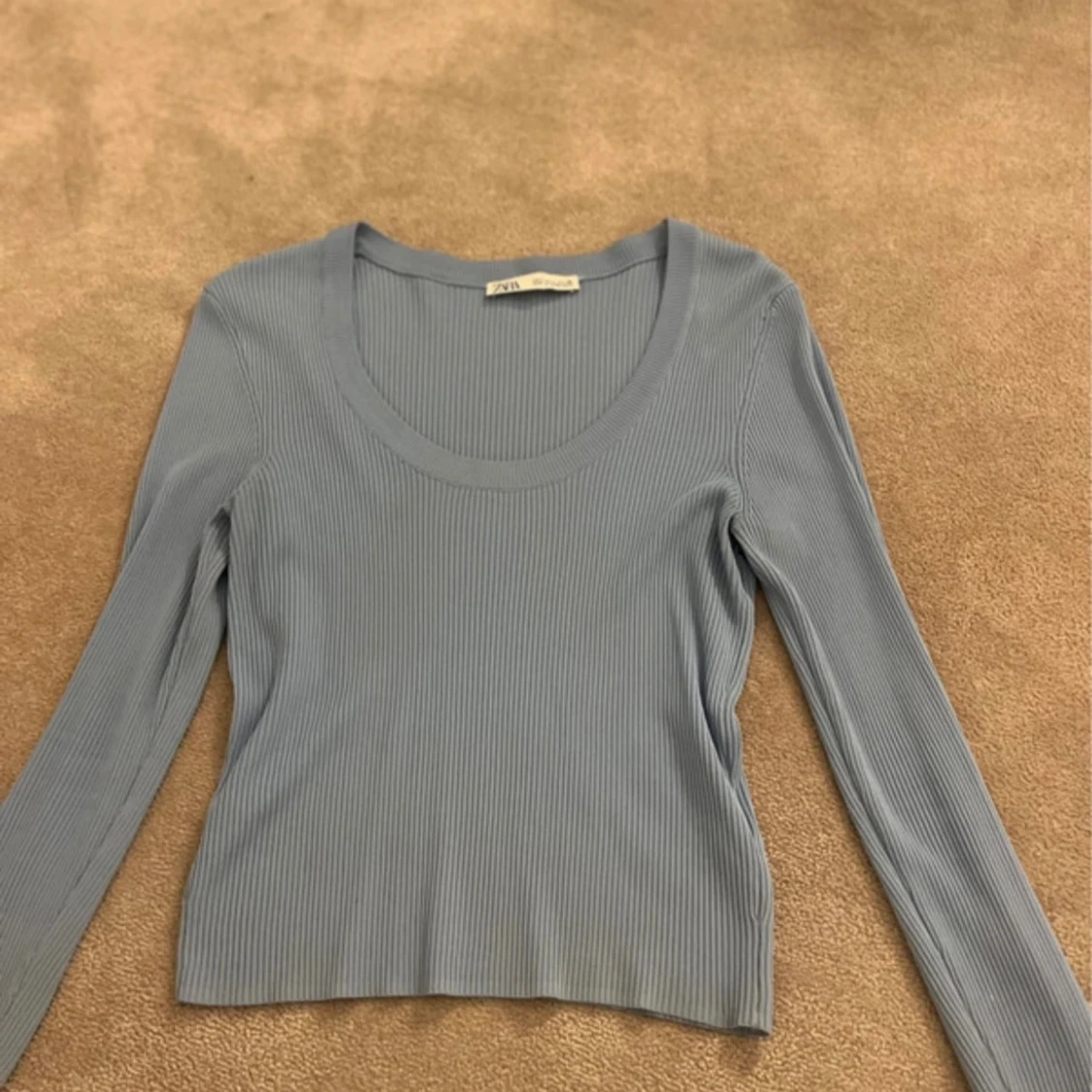 Ljusblå ribbad topp från Zara - 1