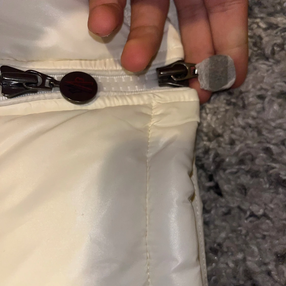 Vit dunväst från Moncler - 2