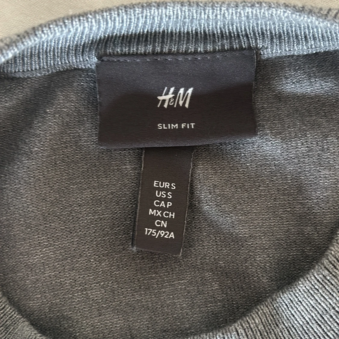 Grå slim fit tröja från H&M - 2