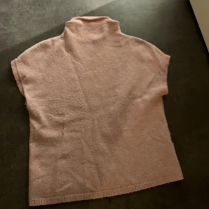 Ljusrosa polotröja från Lindex - Super fin stickad topp från Lindex i storlek S.❤️