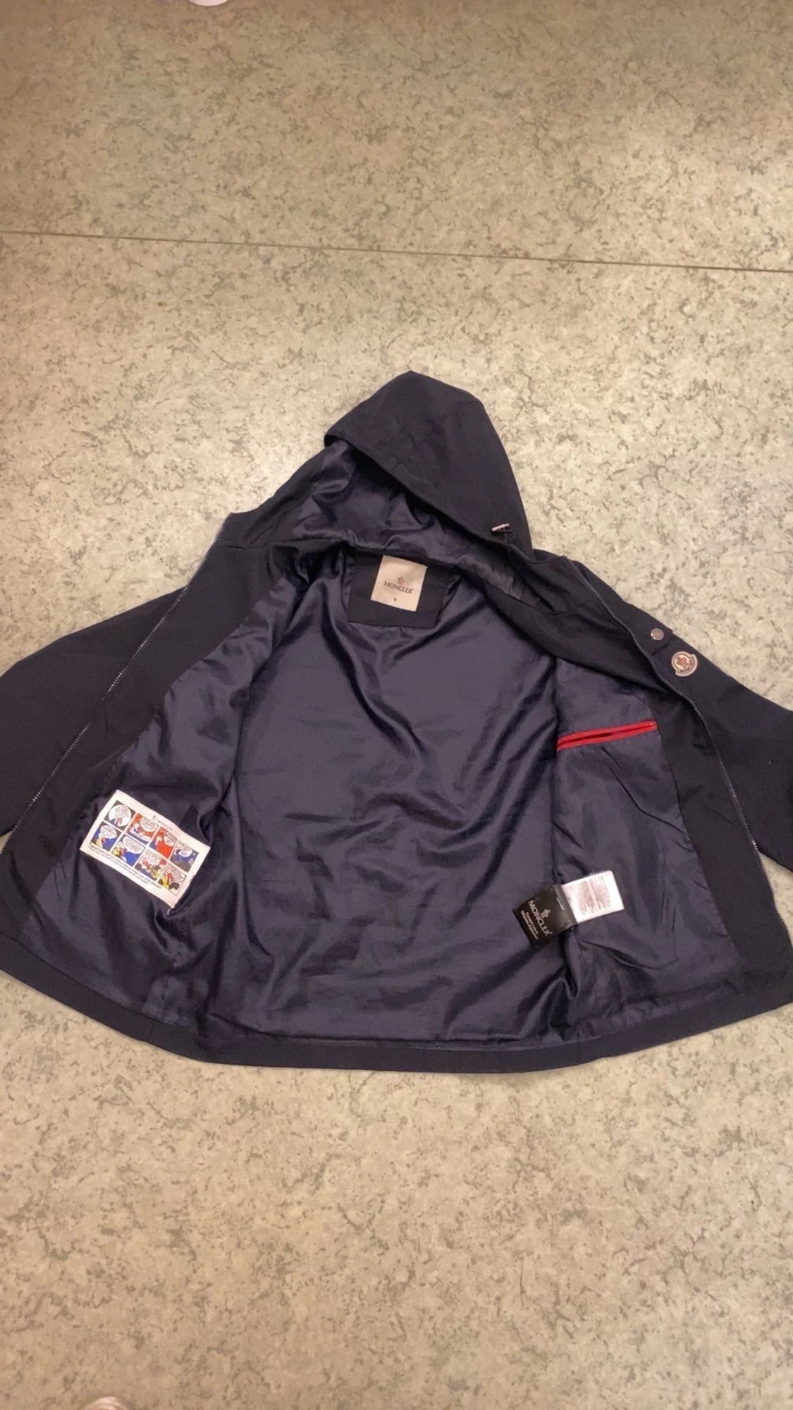 Mörk blå vinterjacka från Moncler med huva  - 3