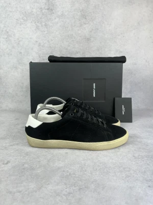 Saint Laurent SL/06 sneaker - – Condition: 9/10 - like new  – What is included: Only sneakers  – Retail price: 7000 + SEK