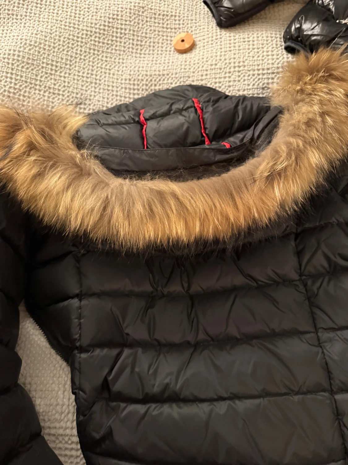 Svart dunjacka med fuskpäls från JOTT - 1