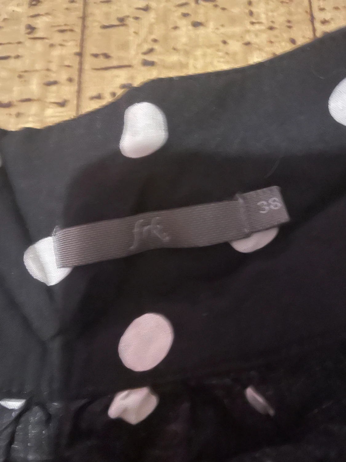 Svart prickig kortkjol från Frk - 1