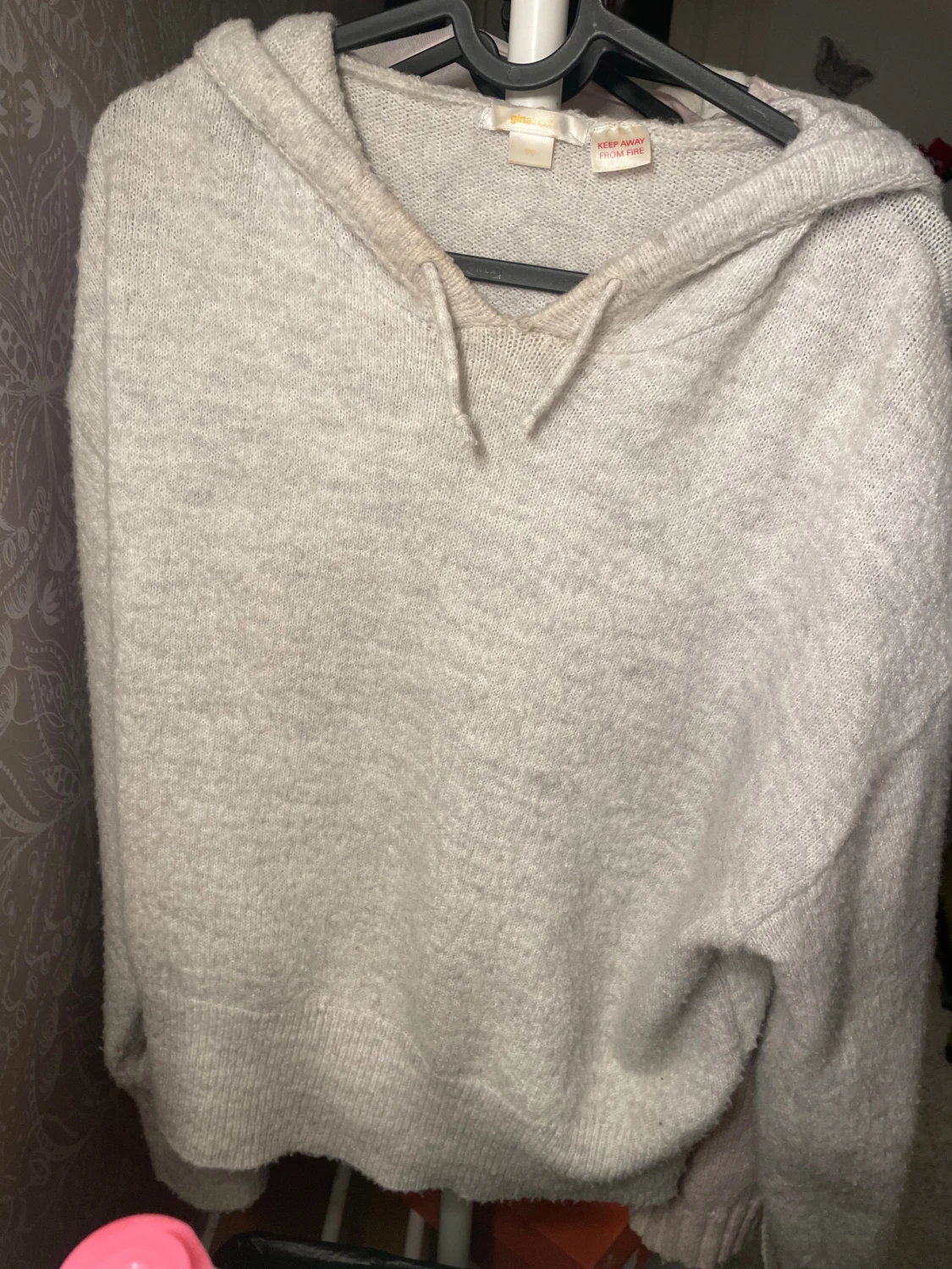 Grå stickad hoodie  - 2