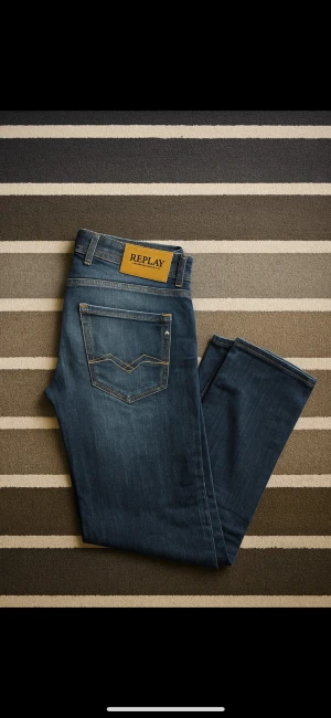 Replay Grover/Anbass - Mörkblå  - Tjena! Säljer dessa replay jeans som är i väldigt fint skick, 9/10. Använda knappt, alltså extremt fint skick. Storlek W31 längd 30. Sitter slim. Vid frågor kontakta gärna! Mvh Adam