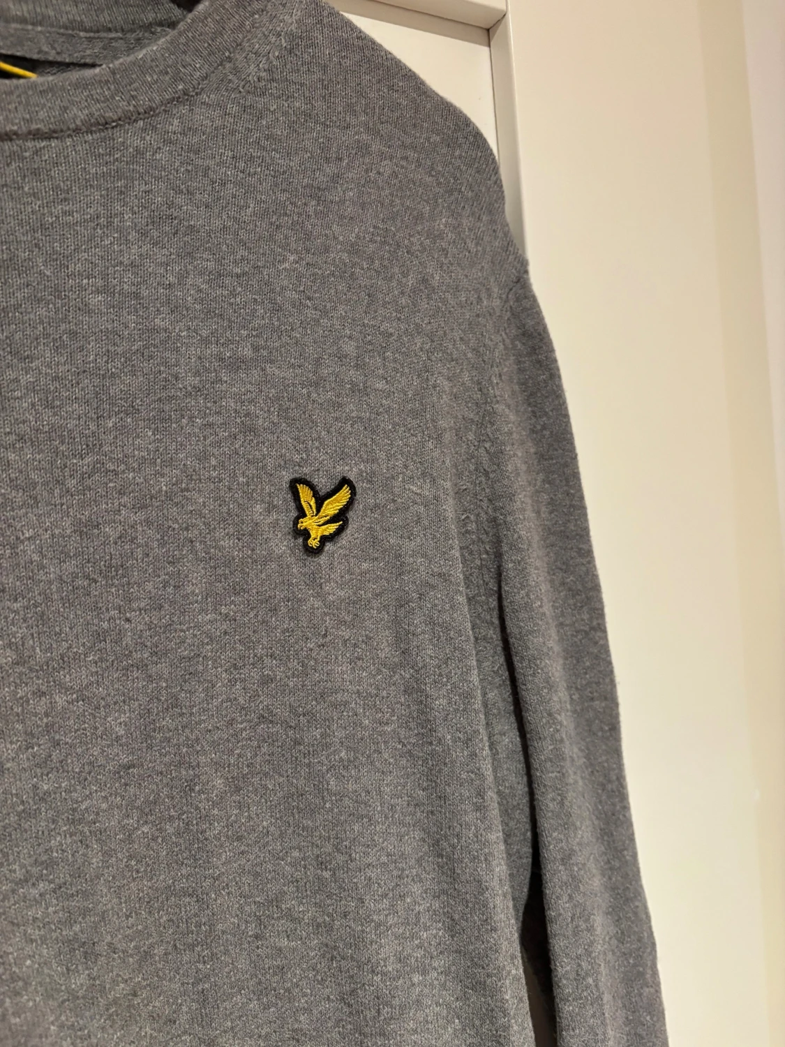 Grå stickad tröja från Lyle & Scott - 2