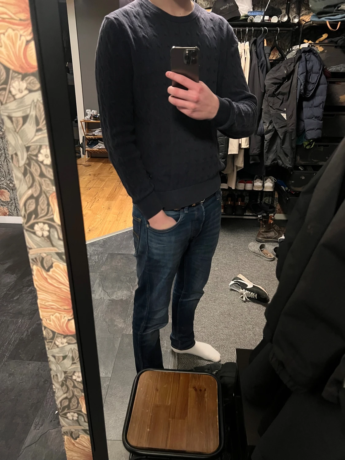 Mörkblå stickad tröja J.Lindeberg M