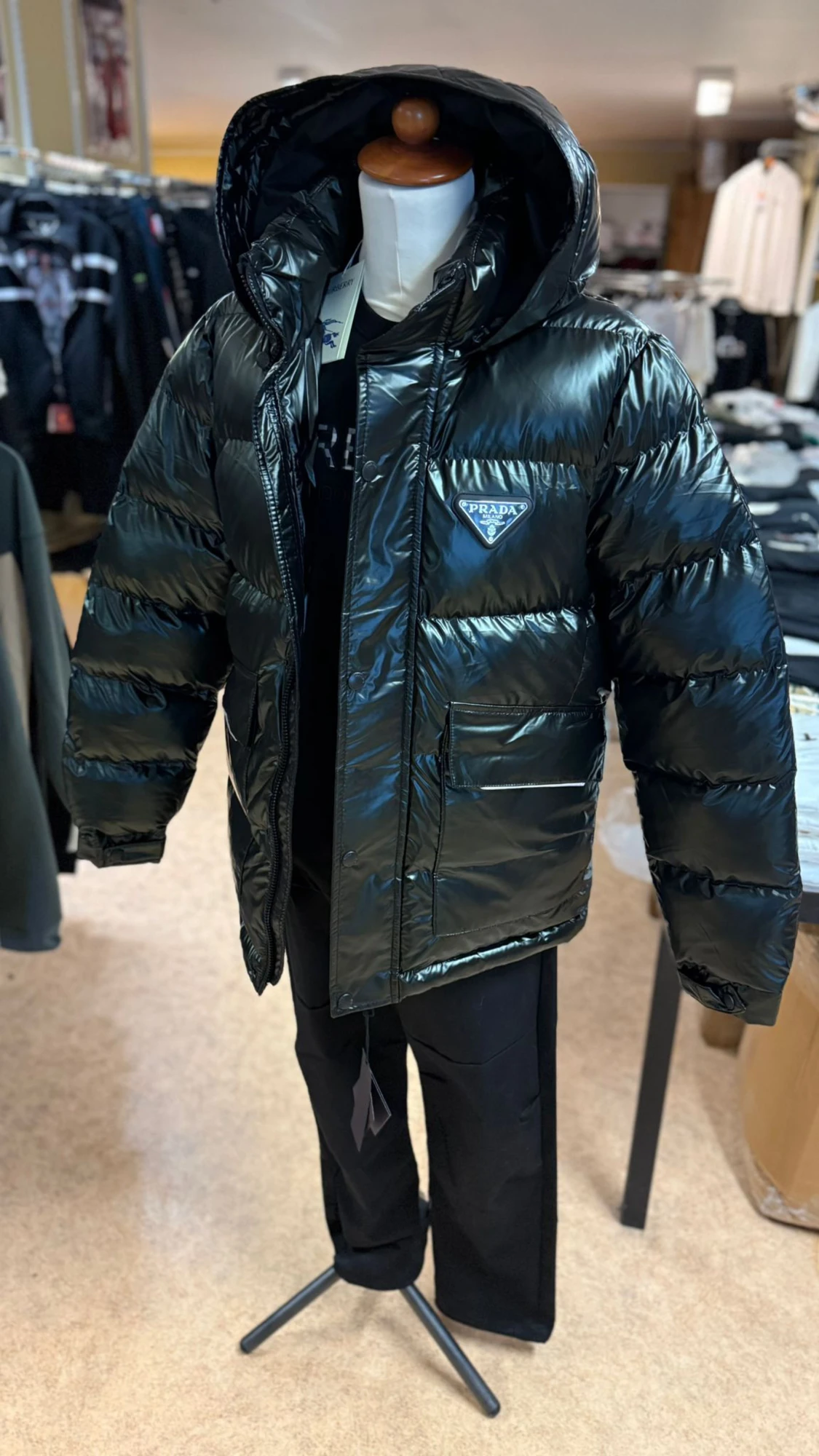 Svart pufferjacka från Prada