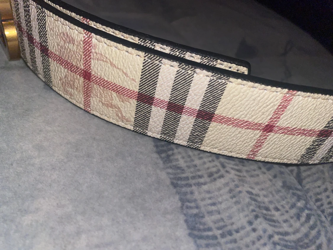 Burberry bälte med guld B-spänne - 2