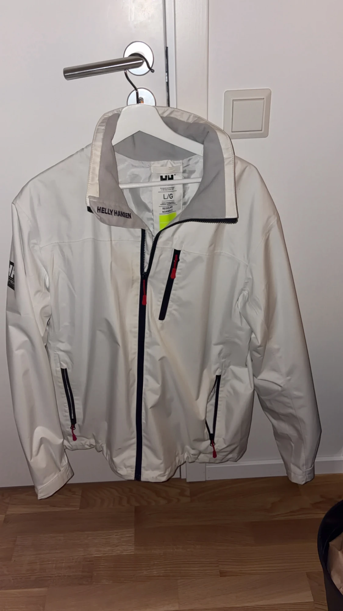 Vit vindjacka från Helly Hansen 