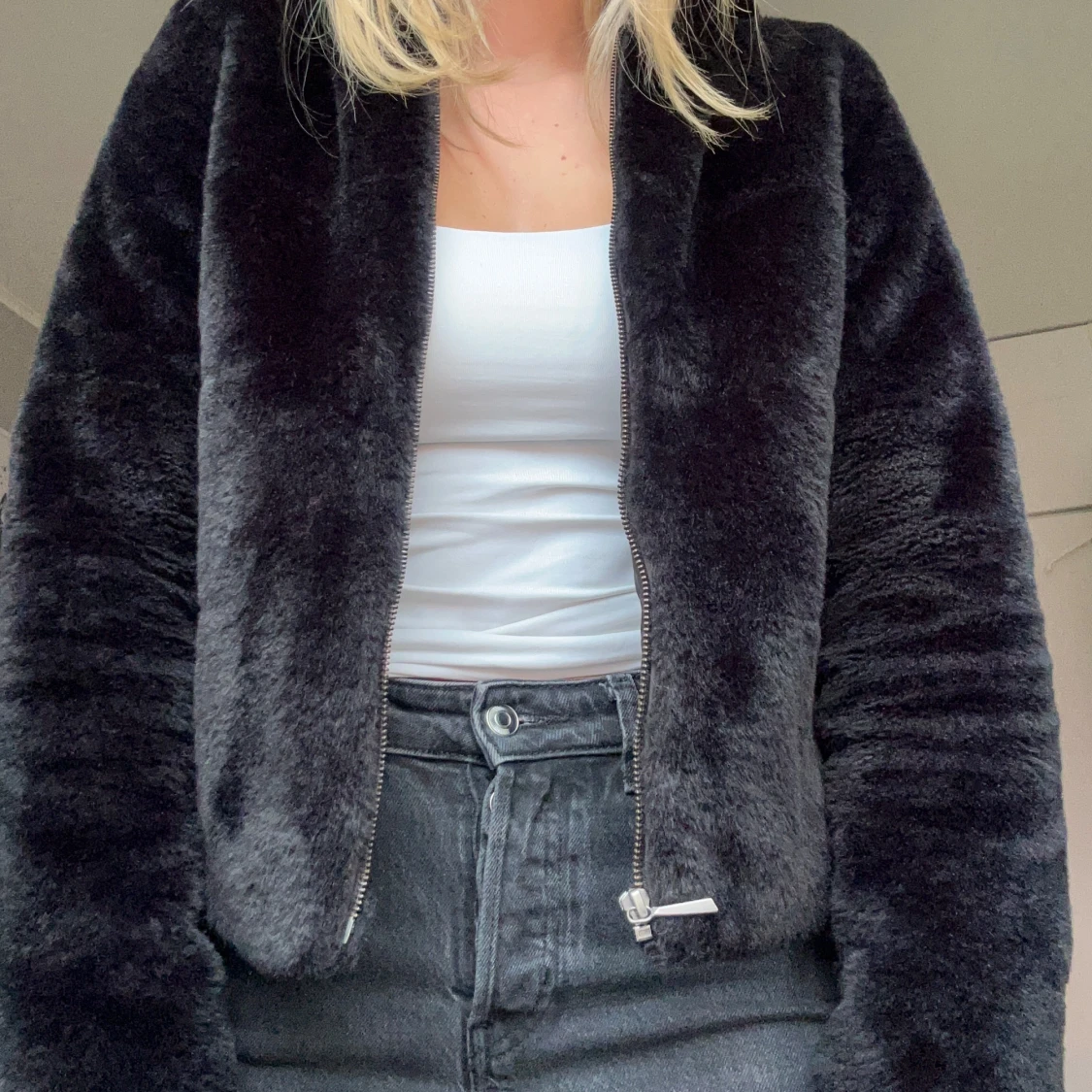 Svart pälsjacka från ONLY med huva - 1