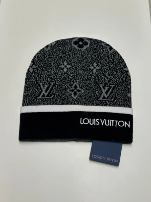 Lv Mössa - Helt ny aldrig använd. Storlek One size. Snabb frakt fraktar inom 24h.