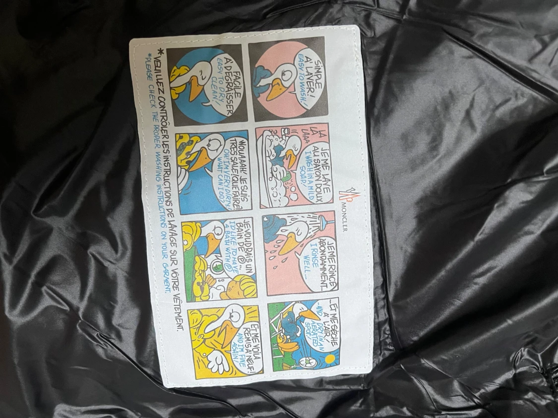 Svart Moncler dunjacka med huva - 2