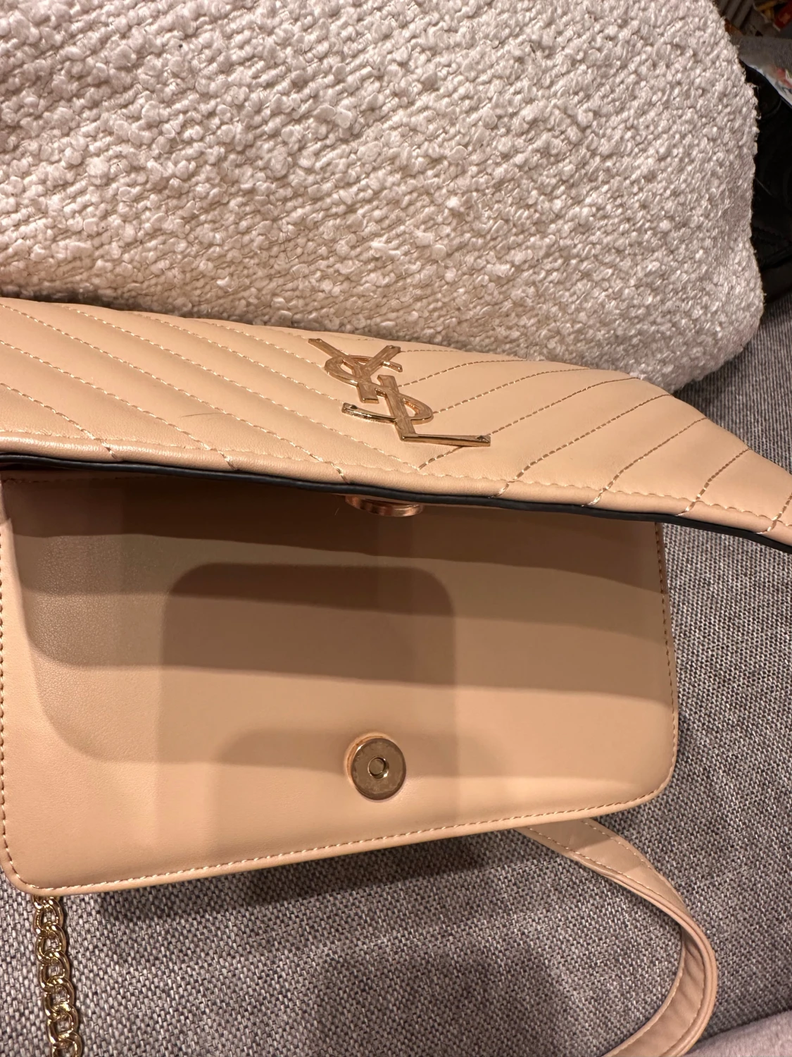 Beige quiltad axelväska från YSL - 5