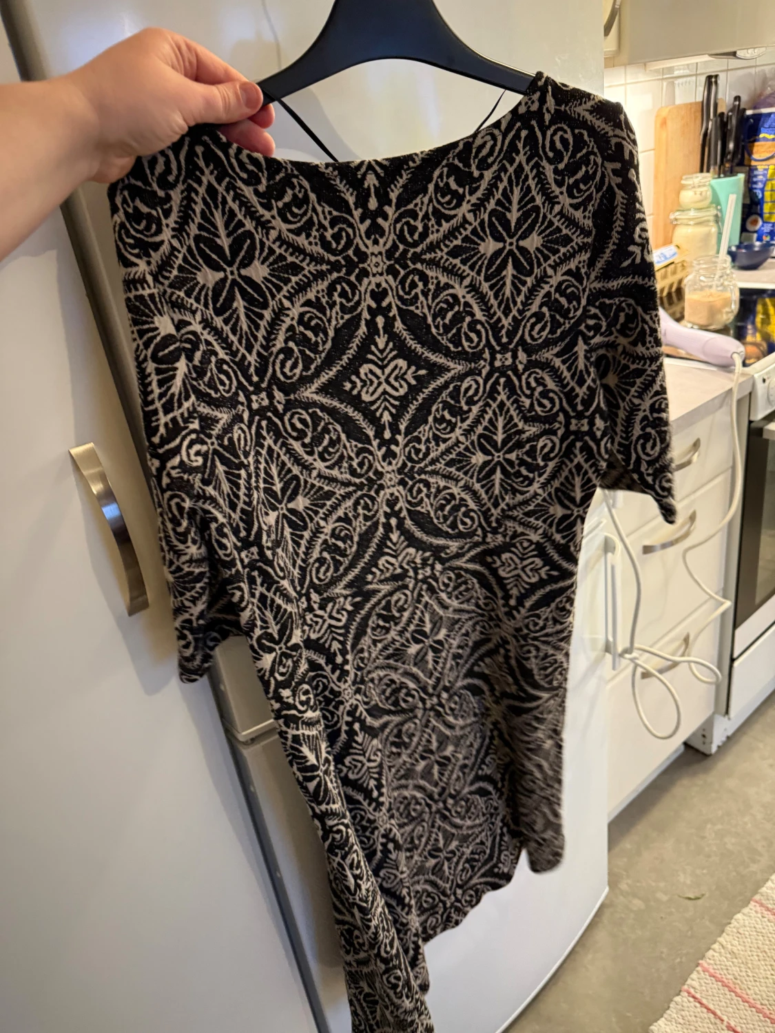 Svart och beige mönstrad klänning Cream - 6