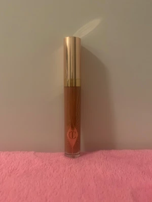 Charlotte Tilbury lipgloss i Pillow Talk - Ny och oanvänd