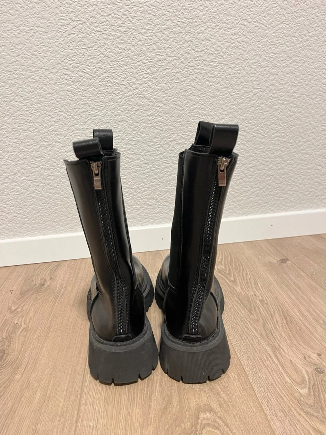 Svarta chunky chelsea boots - 2