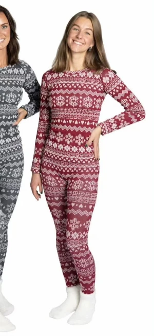 Stella Thermo Leggings - Ett par vintriga leggings i röd och vit som man kan ha som underställ eller bara för att bli lite extra julig! 😍🎄 helt oanvända och fick de i julklapp men hade redan ett par sånna.😊