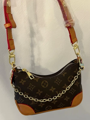 Everyday mini bag brun  - Oanvänd brun väska snygg 🤩 