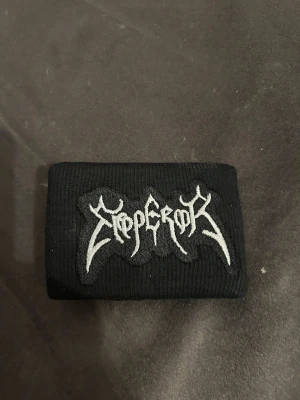 Svettband med broderad text. - Helt nytt svettband med broderad text.