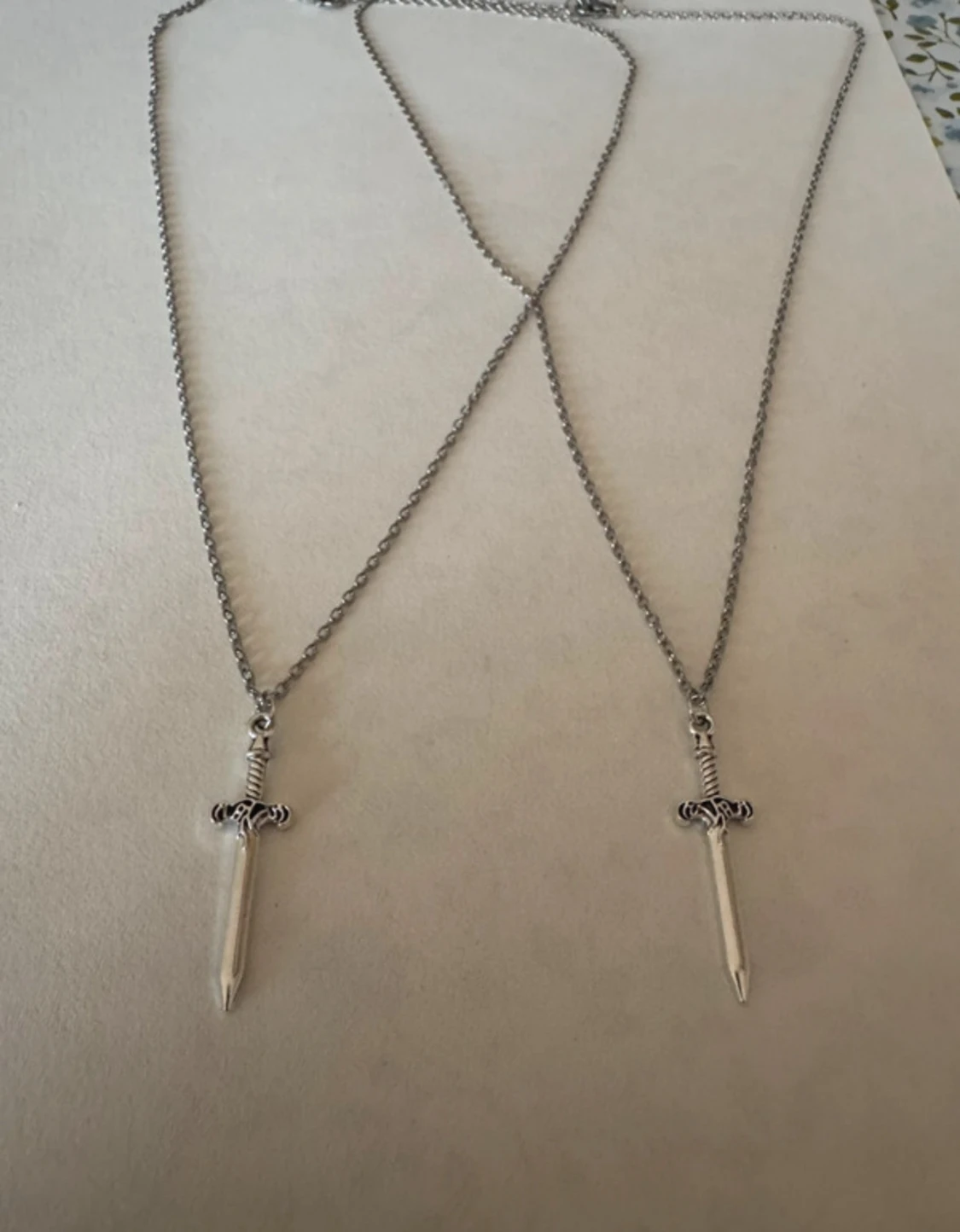 Silverhalsband x2 mindre svärd - 3