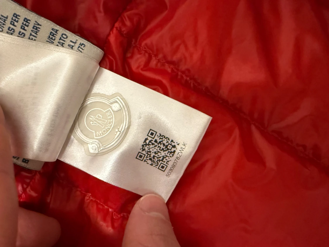 Röd dunväst från Moncler - 2