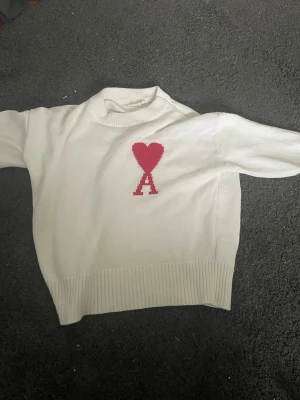 Ami Paris tröja  - Ami Paris tröja, lite förstor för mig 