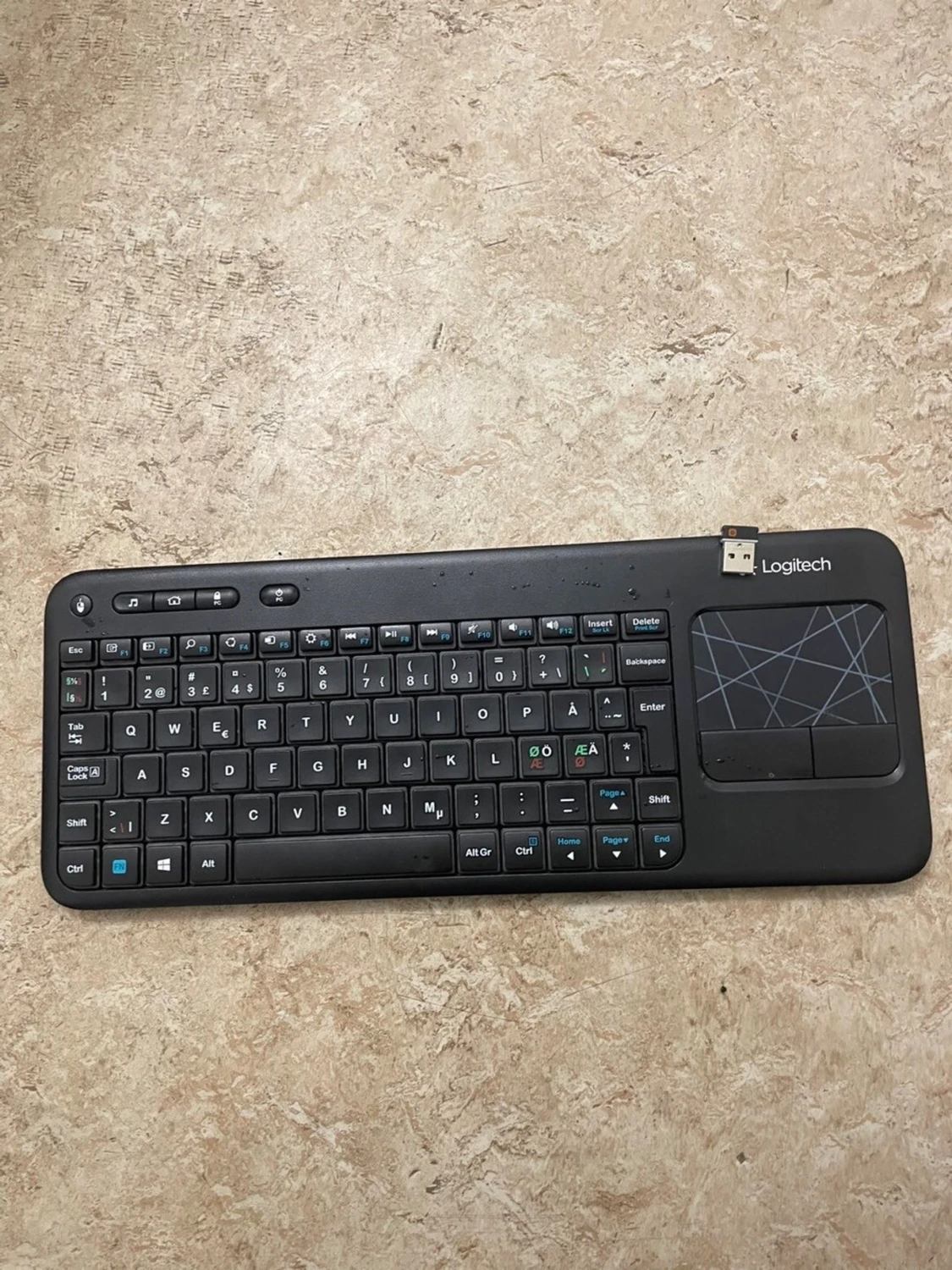 Logitech trådlöst tangentbord med touchpad