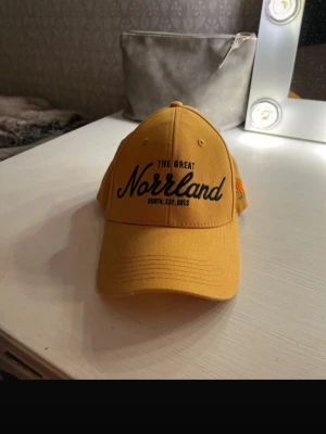 Norrlands keps - Fin keps från Norrland ( sqrtn company) aldrig använd, ställ bar