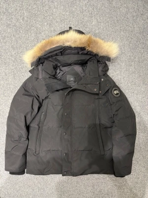Canada Goose wyndham black parka -Black logo - Size fusion S. Bought on Vinted with item verification and came as 100% real. Receipt available on DM. Condition almost as new