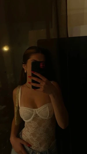 Spetsbody  - Jättefin Spetsbody i utmärkt skick!