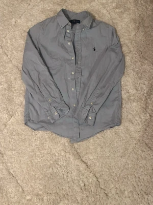 Blp ralph lauren skjorta - En blå Ralph lauren skjorta i mycket bra skick. Hör av er vid frågor!