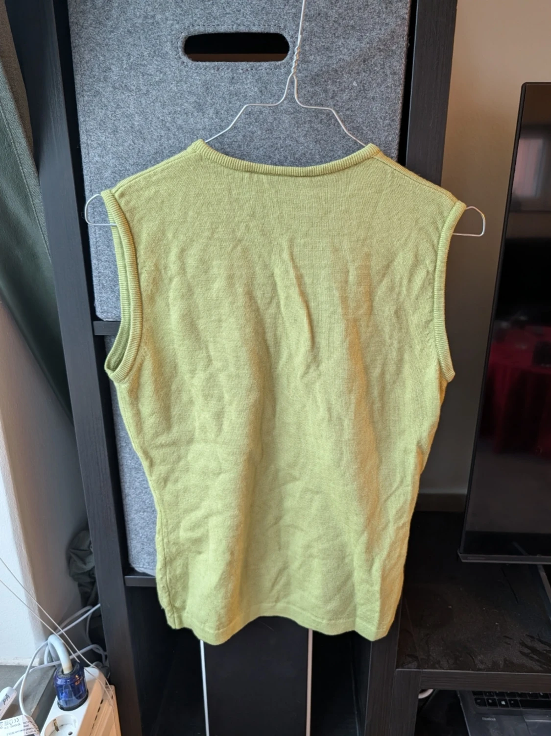 Ljusgrön stickad väst från Gianini - 1