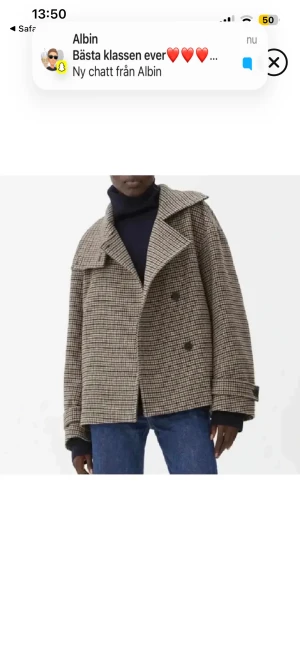 SÖKER RUTIG ARKET KAPPA!!! - Söker denna jättefina jacka ifrån arket i strlk 34-36, jag är villig att betala mellan 800-1300kr. Spelar ingen roll om den är använd. Kontakta mig ifall du är intresserad så kan vi diskutera!🩷