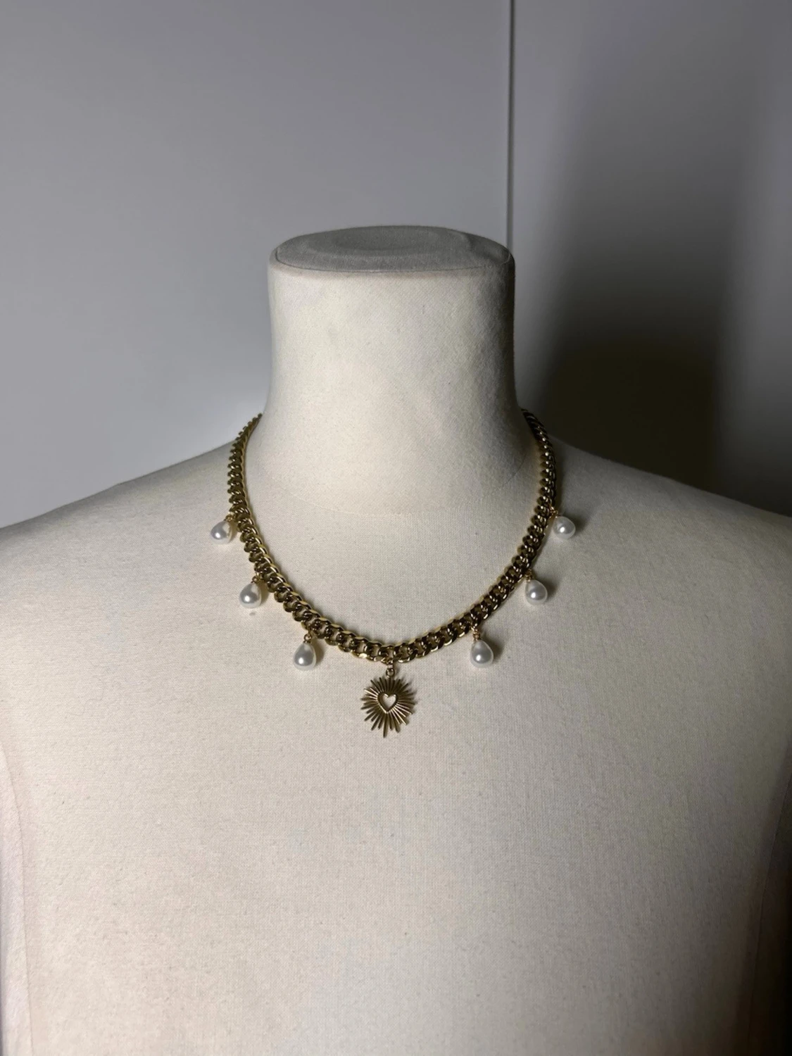 Halsband med pärlor och hjärta guld  - 1