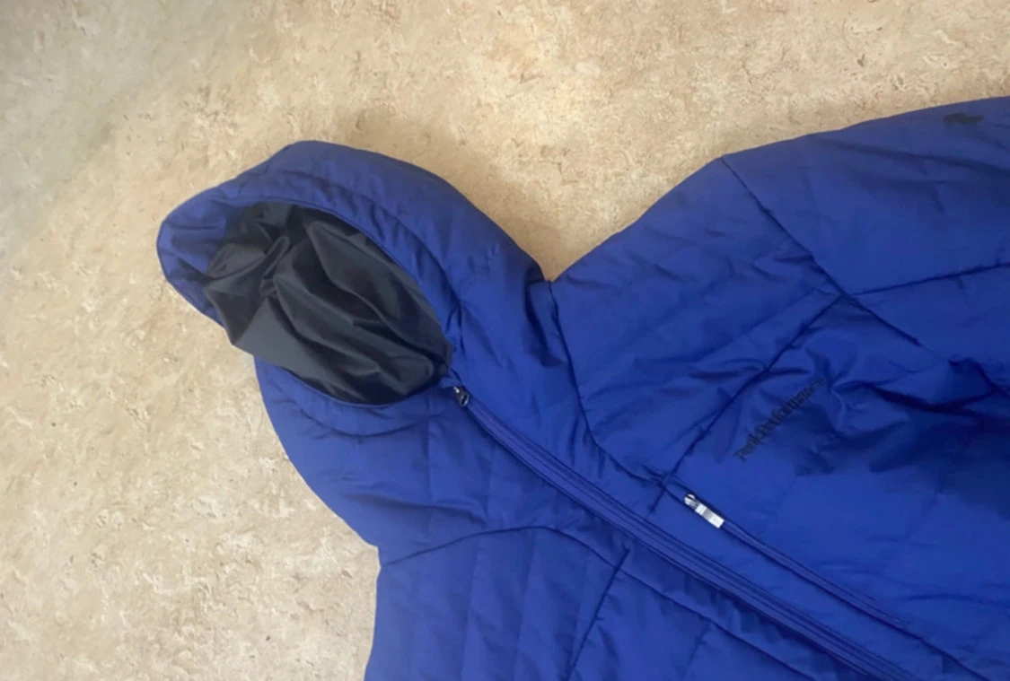Blå pufferjacka från Peak Performance - 2
