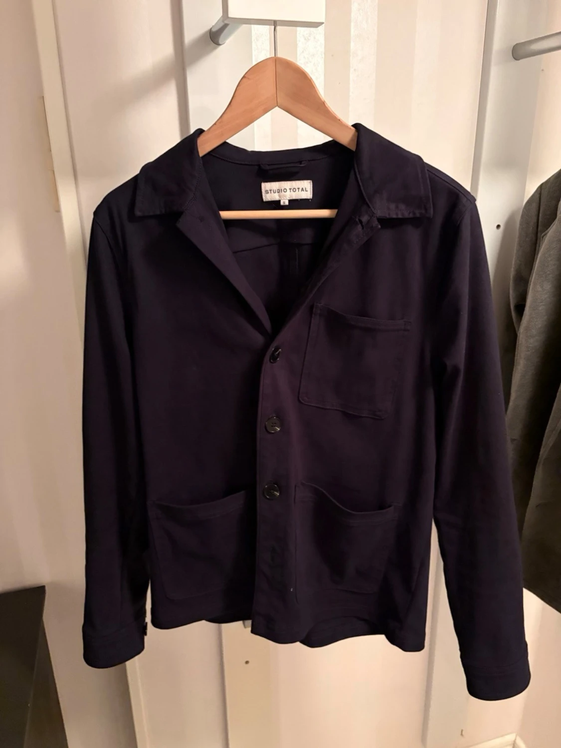 Mörkblå overshirt från Studio Total