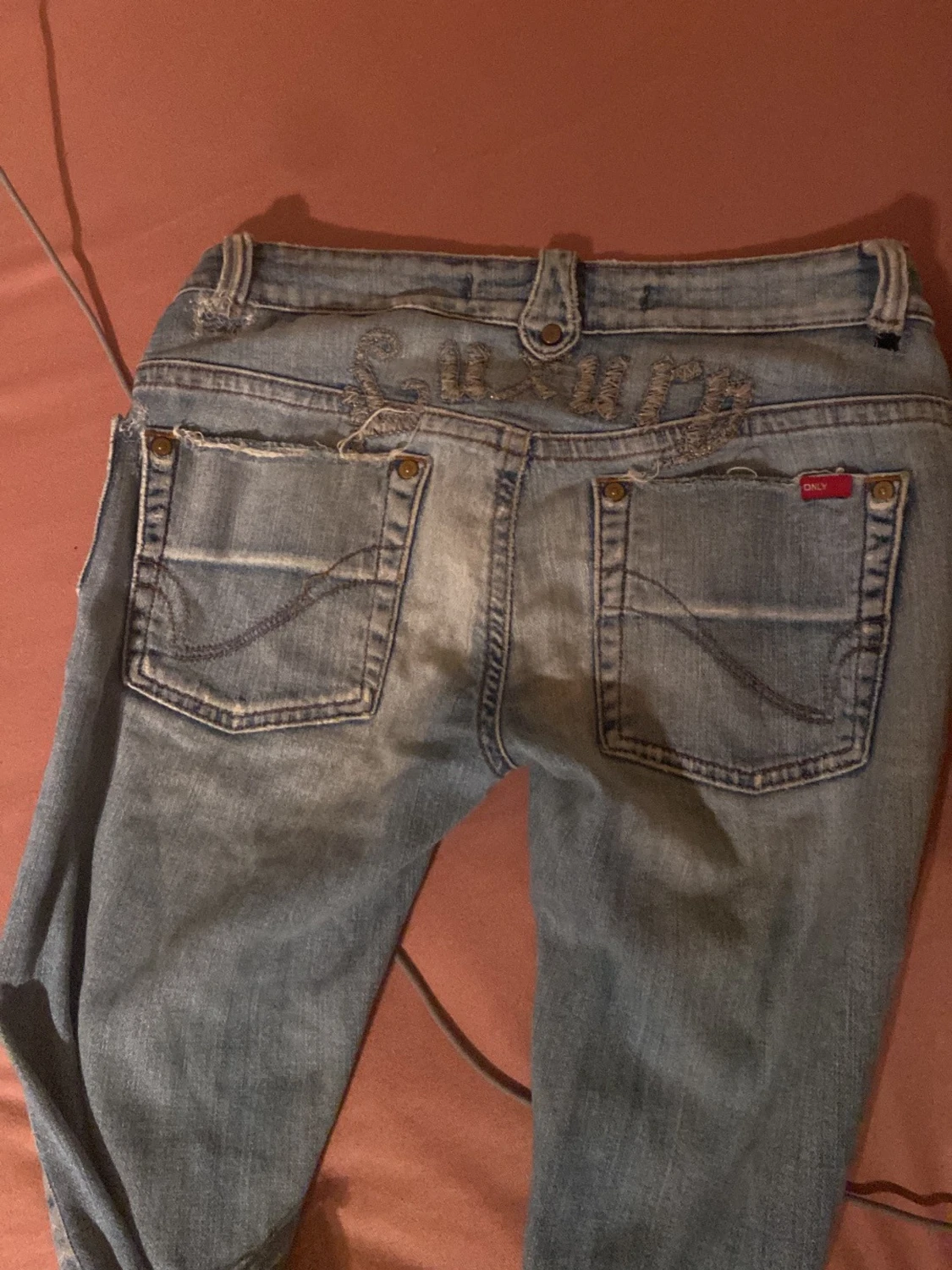 Lågmidjade botcut jeans från only - 1