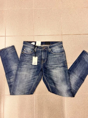 Blå jeans W29 L32 från Tiger of Sweden - Helt nya tiger of Sweden jeans som har ord pris ungefär 1200kr