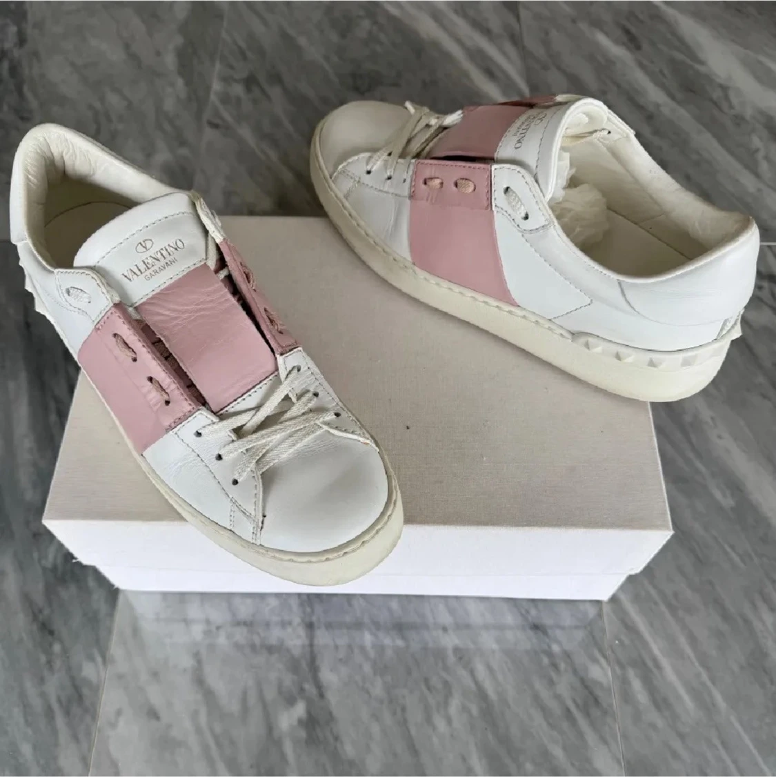 Valentino Open skor