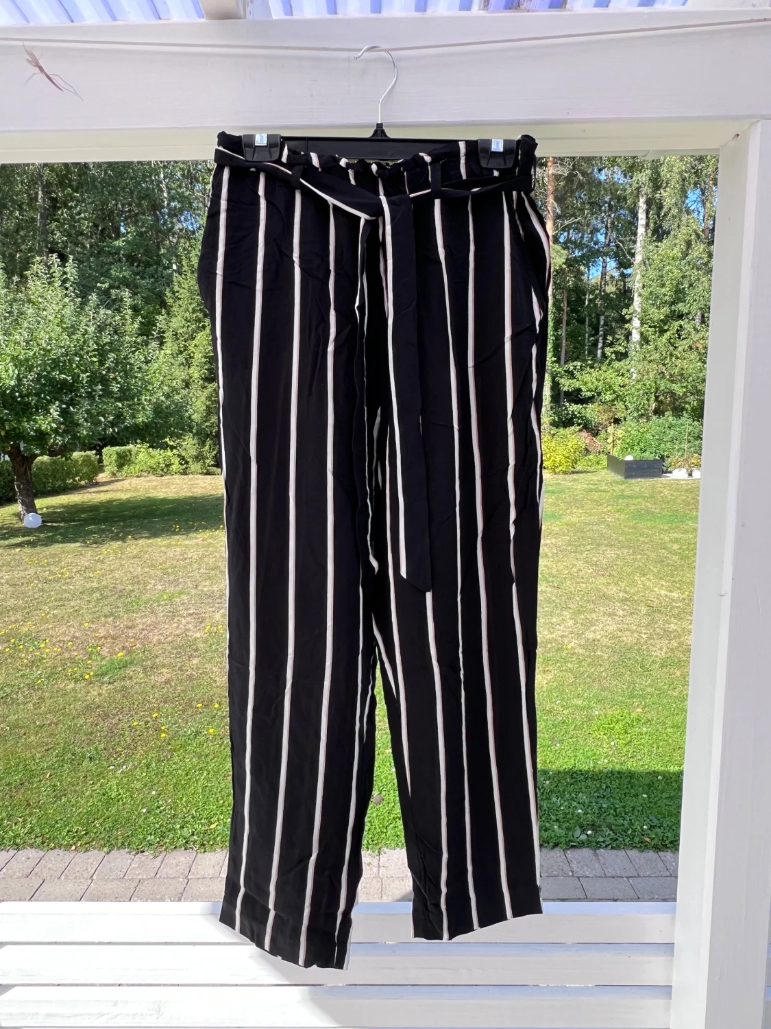 Randiga flowy byxor från H&M - 1